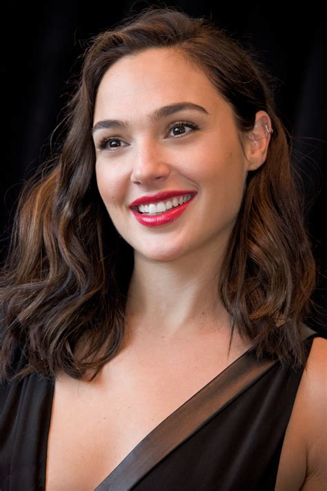 Gal Gadot - Wonder Woman Press Conference Portraits (May 19, 2017) HQ