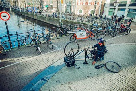 Amsterdam: Award-winning Walking Tour "Meet the Locals" | GetYourGuide