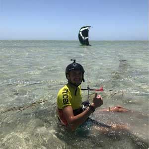 3 HRS: BEGINNER KITESURFING LESSONS - Shark bay Kitesurfing