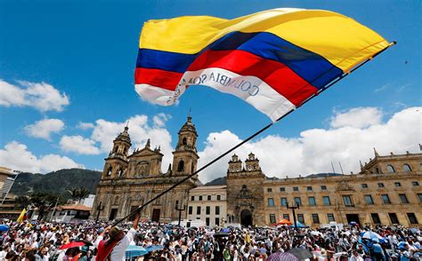 Colombia stanser bombingen av FARC-geriljaen