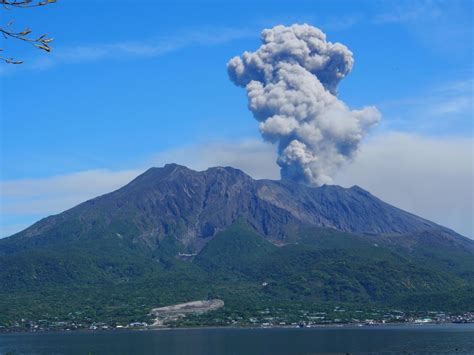 Sakurajima erupting near Kagoshima Kagoshima, Mount Rainier, Japan ...