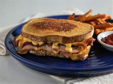 Cheesy Turkey Melt Sandwich Recipe - feastfulcuisine.com