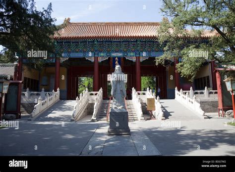 Confucius statue in Confucian temple, Beijing, China Stock Photo - Alamy