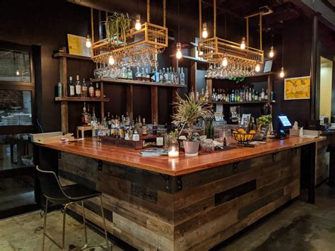 8 of the Best Restaurants and Bars in Chattanooga for a Cocktail