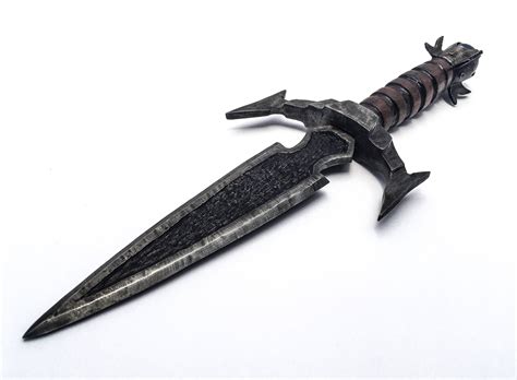 Skyrim Mehrune's Razor Replica | Pretty knives, Skyrim, Marvel comics ...