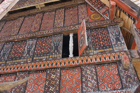 Tana Toraja, Palawa, painted front of a tongkonan | South sulawesi ...