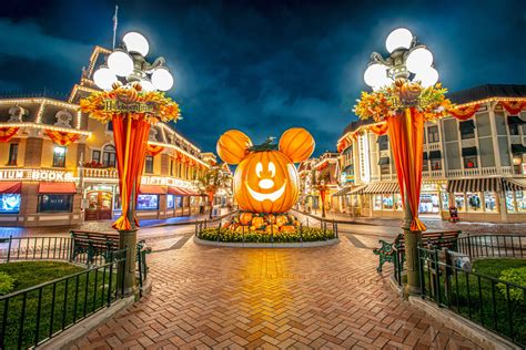 Disneyland Halloween Calendar - Salli Giuditta