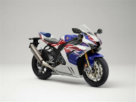 Honda CBR1000RR-R Fireblade SP 30th Anniversary First Look - Cycle News