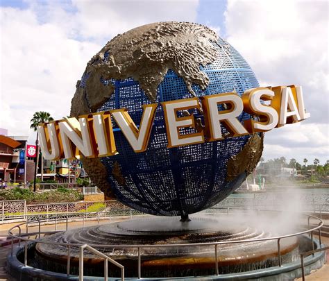 Disney World vs Universal Studios - Comparing Orlando's Theme Park Titans ~ The World of Deej