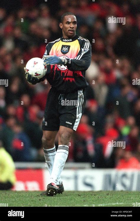 Shaka hislop football hi-res stock photography and images - Alamy