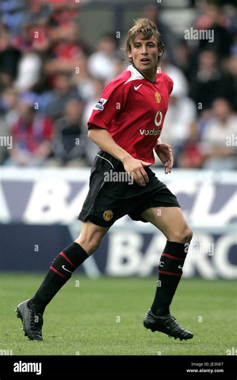 GABRIEL HEINZE MANCHESTER UNITED FC REEBOK STADIUM BOLTON ENGLAND 11 September 2004 Stock Photo ...