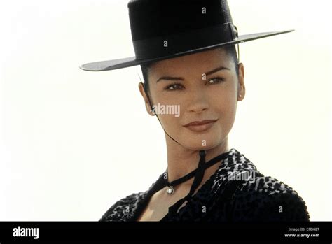 CATHERINE ZETA-JONES THE MASK OF ZORRO (1998 Stock Photo: 78316343 - Alamy