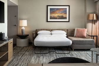 Hotel Suites near Warner Center, CA | Warner Center Marriott Woodland Hills