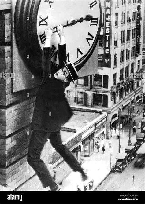 Harold Lloyd Clock Scene