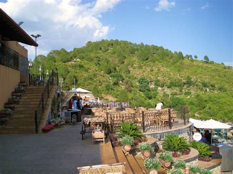 Islamabad restaurant The Monal | World's Most Beautiful Photos