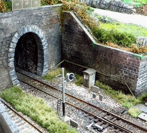 Beautiful h0 tunnel inspiration [Italian Forum] | Model railway track plans, Model train scenery ...