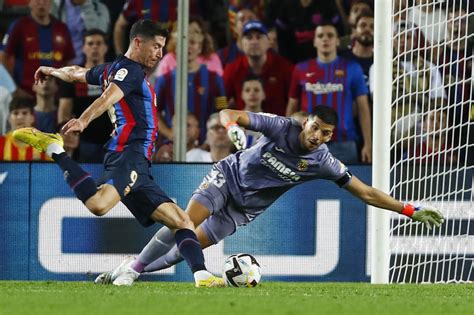 Lewandowski scores twice, Barça rebounds from 'clásico' loss | AP News