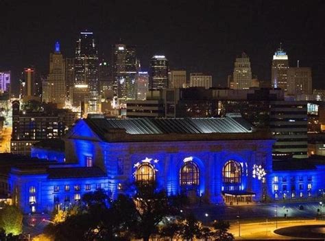 Kansas City glows red for the Chiefs. How does downtown coordinate its ...