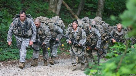 US Army Rangers school to graduate first female recruits - BBC News