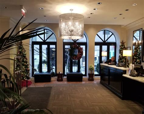 Hotel Cass / Holiday Inn Express Chicago Magnificent Mile review - Points with a Crew