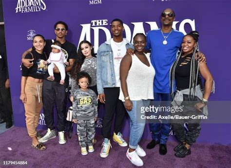 Snoop Dogg Family Photos and Premium High Res Pictures - Getty Images