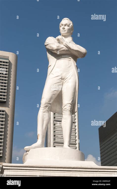 Singapore, Sir Thomas Stamford Raffles statue, 1887 Stock Photo - Alamy