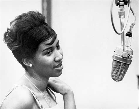 20 Stunning Black and White Portraits of a Very Young Aretha Franklin ...