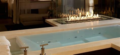 Best Chicago Hotels with Jacuzzi in Room in 2024 - tripbirdie.com