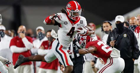 LOOK: Georgia RBs coach Dell McGee wears James Cook's jersey