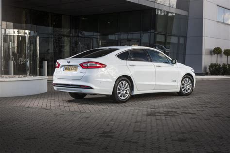 Ford Mondeo Hybrid Review 2015