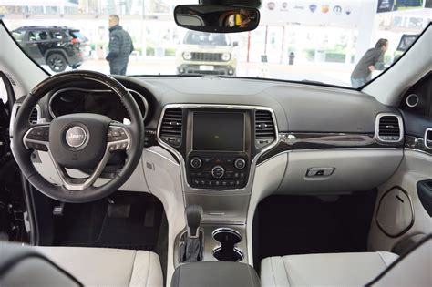 2017 Jeep Grand Cherokee interior dashboard at 2016 Bologna Motor Show