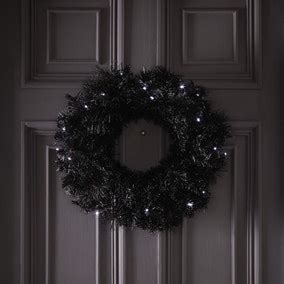 Christmas Garlands and Wreaths | Dunelm