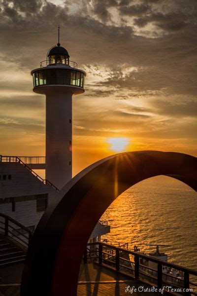 Beautiful Sunrise and Hydrangeas at Taejongdae in Busan | Lighthouse inspiration, Cool places to ...