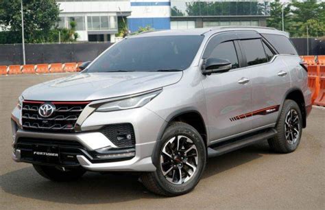 Facelifted Toyota Fortuner TRD Sportivo Revealed | CarDekho.com