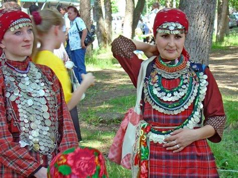 Udmurt | Russian traditional clothing, Ancient dress, Traditional outfits