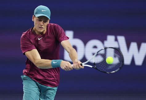 Jannik Sinner shocks Carlos Alcaraz in 'crazy' drama in Miami Open semi ...