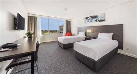 Rooms & Suites - Superior Twin Room Melbourne Hotel - Bayview Eden Melbourne