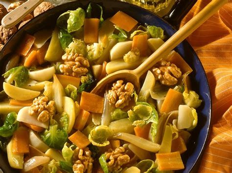 Braised vegetables with nuts Recipe | EatSmarter