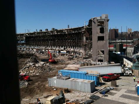 14 Pictures of Yankee Stadium Demolition from today – The Mets Police