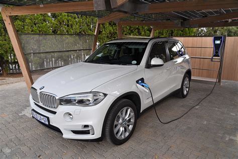 The new BMW X5 xDrive40e now available in South Africa.