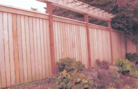 Mod Panel Cedar Wooden Fence with Basic Trellis
