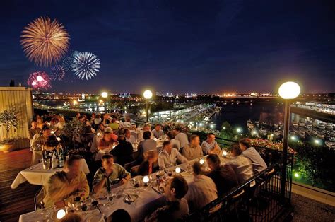 Terrasse sur l'Auberge Vieux Port Montreal, Quebec Montreal, Montreal ...