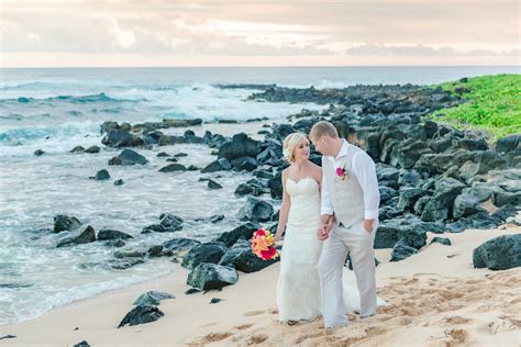 Stunning Beach Wedding on Kauai || Hawaii Wedding Photography — Coral ...