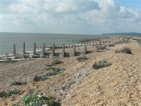 Winchelsea Beach - Photo "Winchelsea Beach, towards Pett Level" :: British Beaches