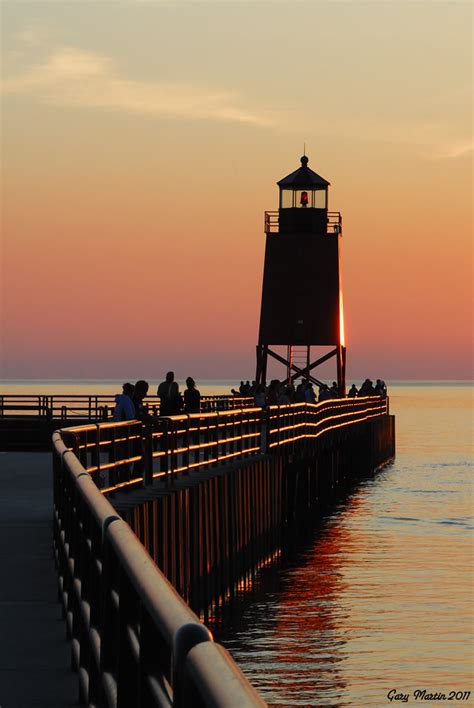 Charlevoix Sunset | The south pier light at Charlevoix, Mich… | Flickr