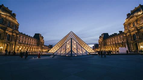 Photography | The Louvre at Night - Presetpro.com