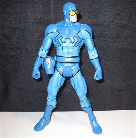 Sifting Through The Clearance Bin: Review: DCUC Blue Beetle (Ted Kord)