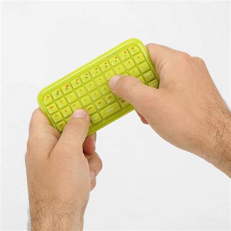 The Colored Mini Bluetooth Keyboard | Gadgetsin