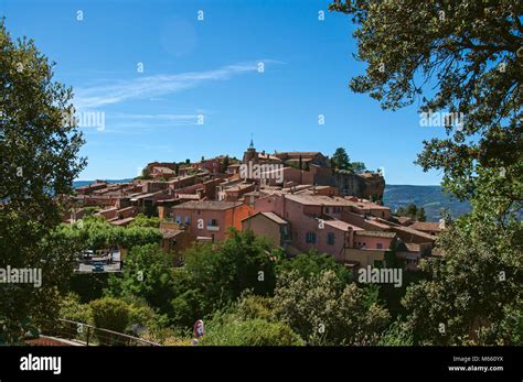 Panoramic view of the village of Roussillon and surrounding woods ...