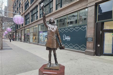 Mary Tyler Moore Statue - WWP